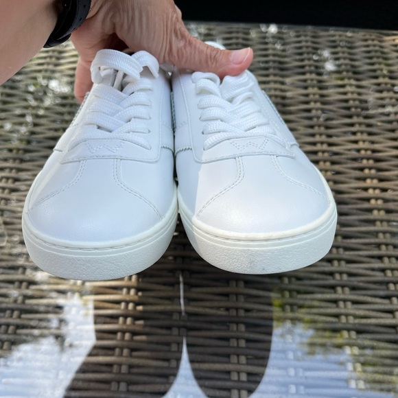 Stuart Weitzman Daryl Pro Low-Top Sneakers - Picture 10 of 17